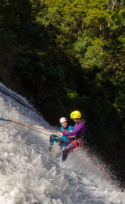 Rapel em cachoeira, canionismo