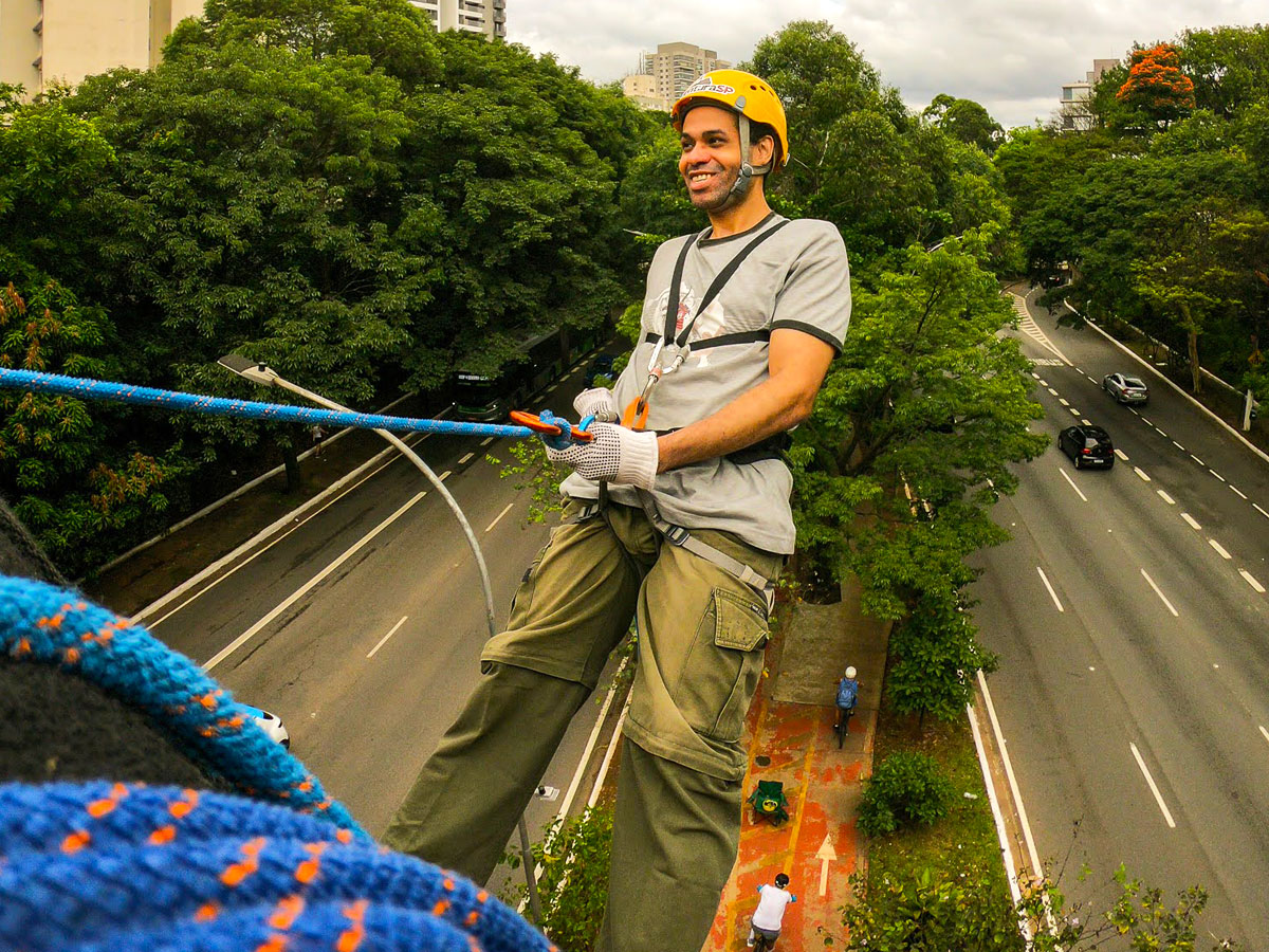 Rapel para iniciantes com descida monitorada