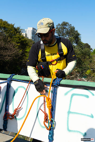 Conferindo acesso e linha de vida para trabalho em altura